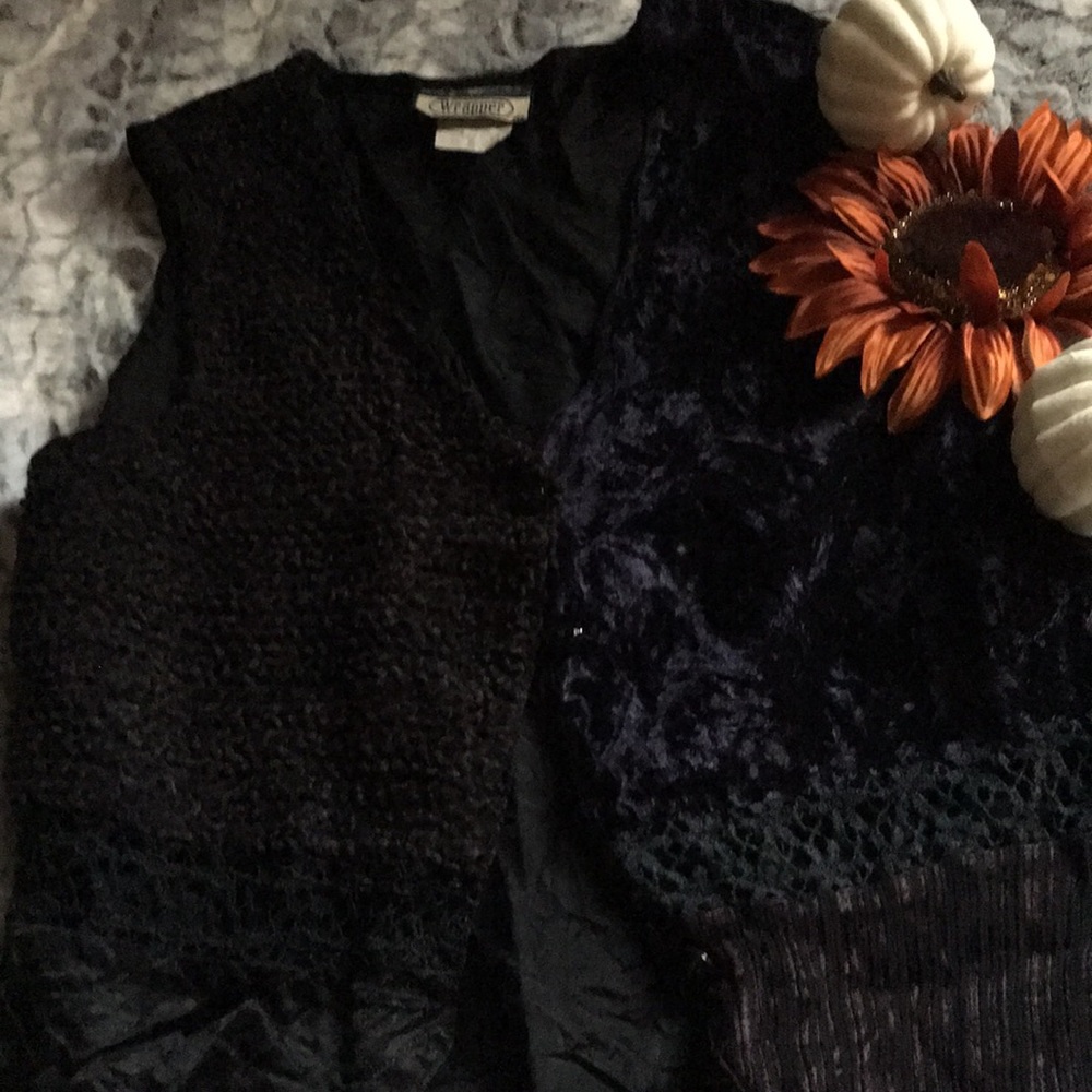 Black vest by Wrapper  Size junior medium